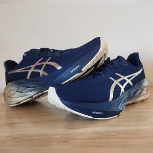 ASICS Novablast 4 in Blue and Champagne, Men's US Size 11